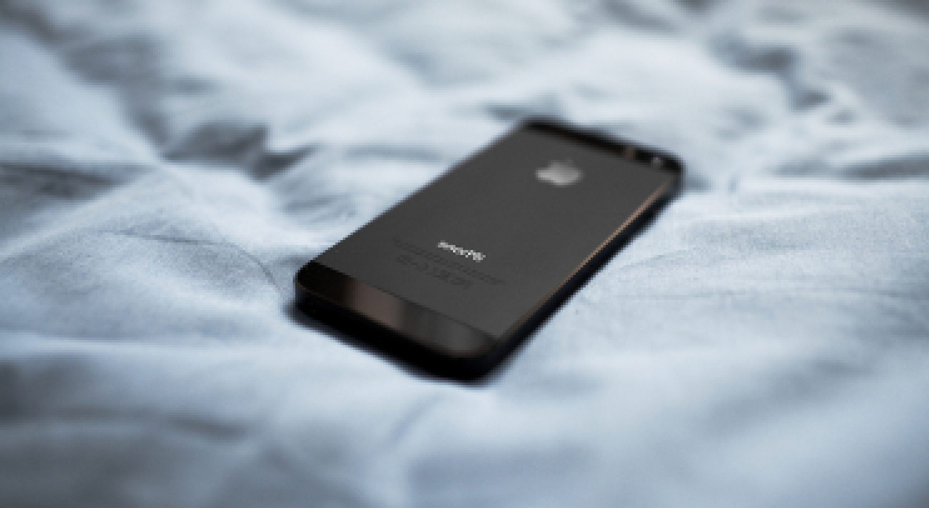 Download this wallpaper blur, apple, black, iphone 5, macro with resolution...